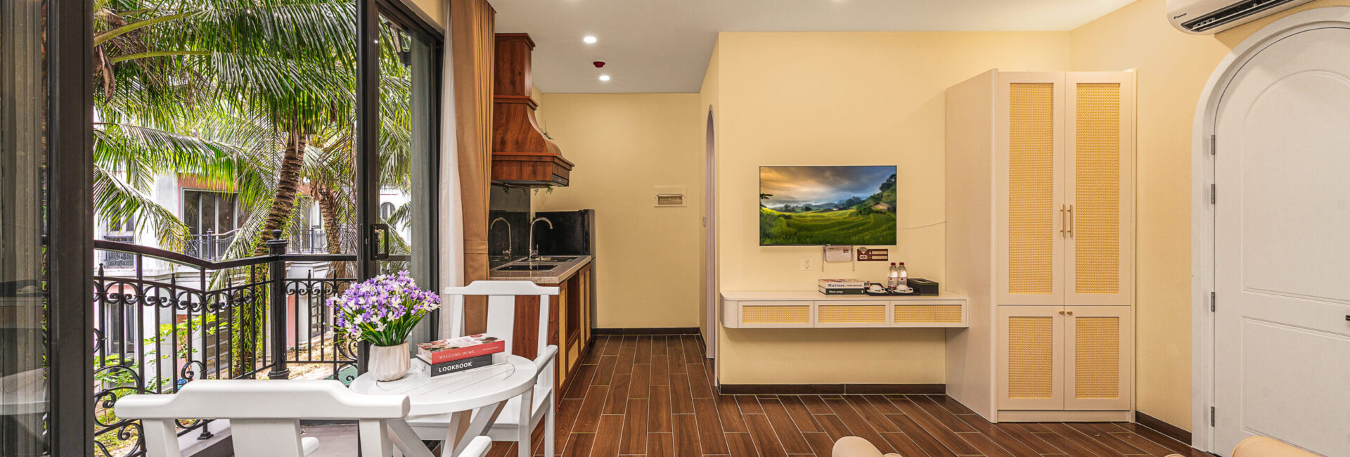 Studio Deluxe Room